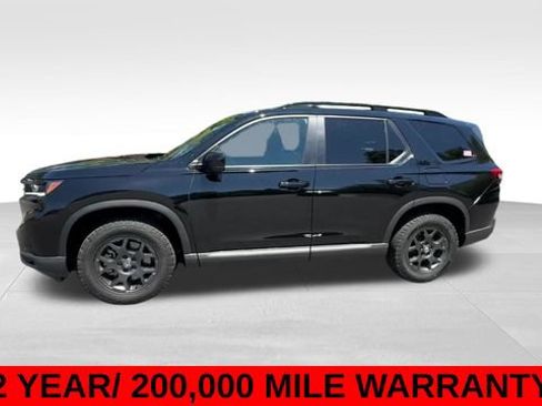 Used 2025 Honda Pilot TrailSport image 9