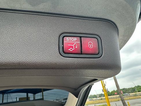 Used 2018 Mercedes-Benz GLE 350 w/ Premium 1 Package image 33