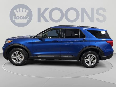 Used 2022 Ford Explorer XLT w/ Equipment Group 202A AWD/4WD image 2