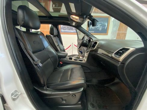 Used 2017 Jeep Grand Cherokee Overland image 21