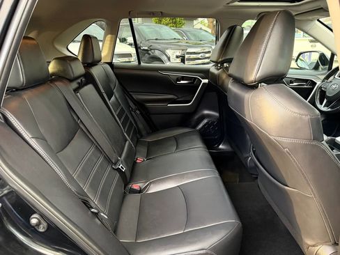 Used 2019 Toyota RAV4 XLE Premium w/ Cold Weather Package AWD/4WD image 19