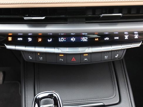 Certified 2025 Cadillac XT4 Premium Luxury w/ Technology Package AWD/4WD image 18