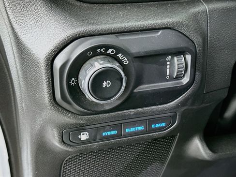 Used 2023 Jeep Wrangler Unlimited Sahara w/ Cold Weather Group AWD/4WD image 16