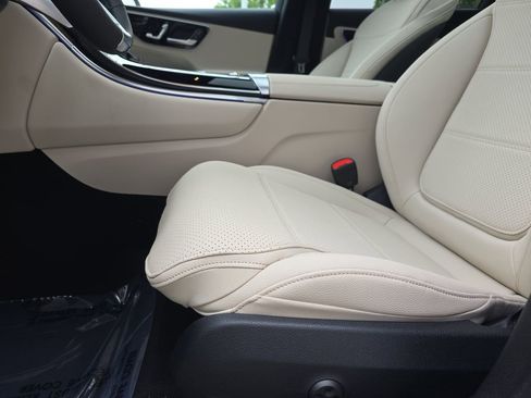 Certified 2025 Mercedes-Benz GLC 300 4MATIC image 31