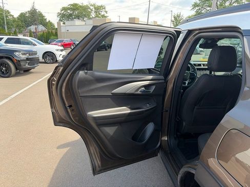 Used 2021 Chevrolet TrailBlazer ACTIV w/ Technology Package FWD image 16