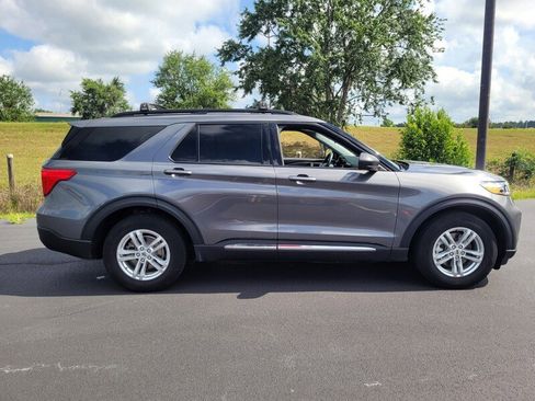 Used 2023 Ford Explorer XLT image 12