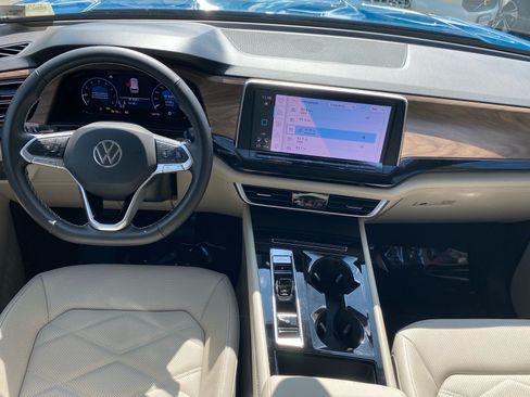 Certified 2026 Volkswagen Atlas SE w/ Panoramic Sunroof Package FWD image 9