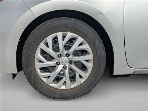 Used 2017 Toyota Corolla LE FWD image 17