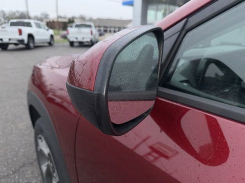 Used 2025 Chevrolet Trax LT w/ LT Convenience Package image 26