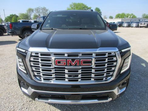 New 2026 GMC Yukon XL Denali w/ Denali Reserve Package image 10