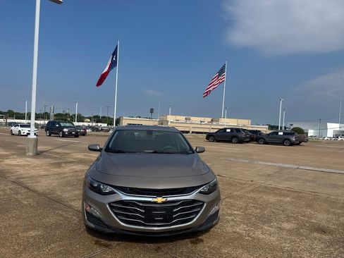 Used 2022 Chevrolet Malibu LT FWD image 4