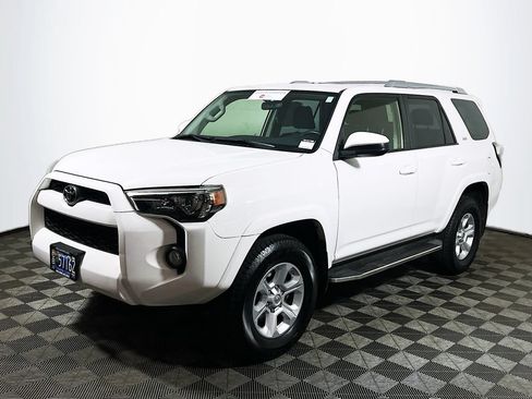 Certified 2018 Toyota 4Runner SR5 AWD/4WD image 3