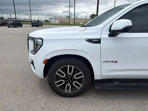 Used 2021 GMC Yukon AT4 w/ AT4 Premium Plus Package AWD/4WD image 9