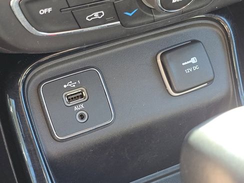 Used 2019 Jeep Compass Limited image 10