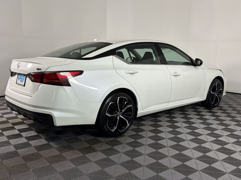 Used 2024 Nissan Altima 2.5 SR FWD image 7