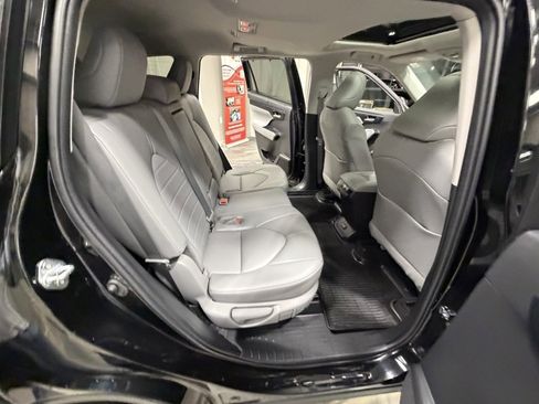 Used 2022 Toyota Highlander XLE image 50