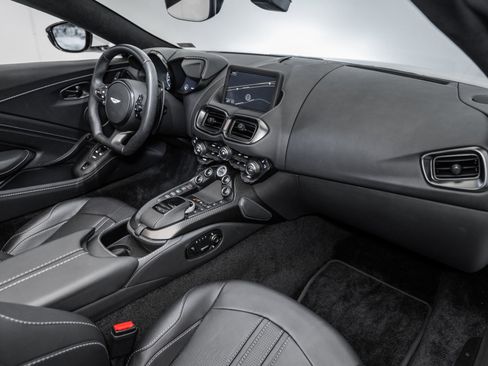 Used 2023 Aston Martin V8 Vantage Roadster image 17