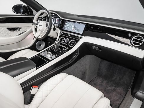 Certified 2020 Bentley Continental GT V8 AWD/4WD image 4