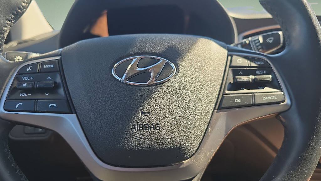 Used 2021 Hyundai Accent Limited FWD image 12
