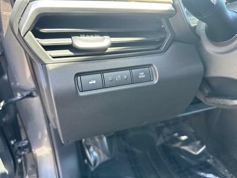 Used 2025 Nissan Altima 2.5 SV FWD image 11