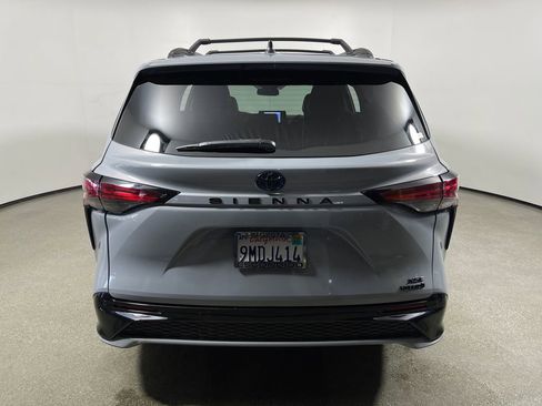 Used 2024 Toyota Sienna XSE w/ XSE Premium Package FWD image 4