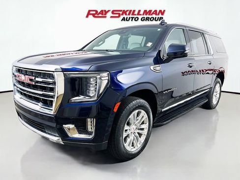 Used 2023 GMC Yukon XL SLT w/ SLT Premium Package AWD/4WD image 3