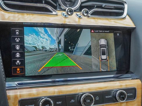 Certified 2023 Bentley Bentayga AWD/4WD image 27