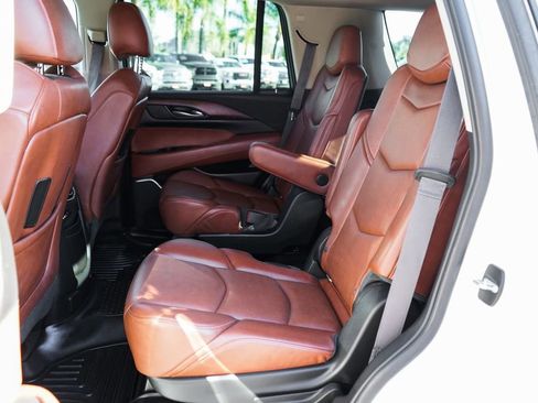 Used 2015 Cadillac Escalade Premium image 41