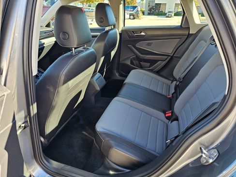Used 2025 Volkswagen Jetta SE image 19