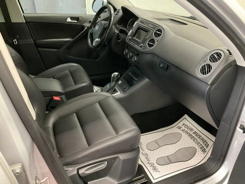 Used 2016 Volkswagen Tiguan S FWD image 9