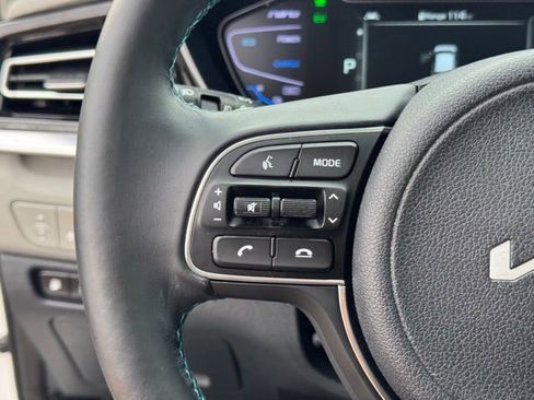 Certified 2022 Kia Niro EX Premium FWD image 26