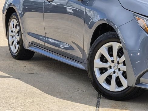 Used 2025 Toyota Corolla LE FWD image 12