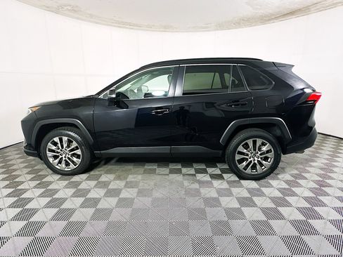 Used 2021 Toyota RAV4 XLE Premium image 6