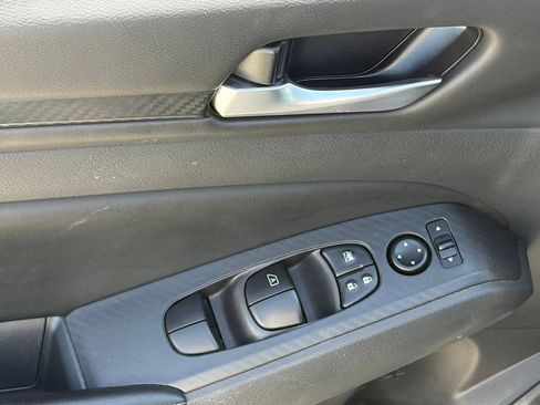Used 2025 Nissan Altima 2.5 SV FWD image 7