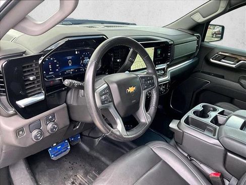 Used 2022 Chevrolet Silverado 1500 LT w/ Leather Package RWD image 14