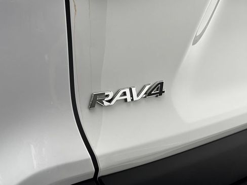 Used 2024 Toyota RAV4 XLE AWD/4WD image 8