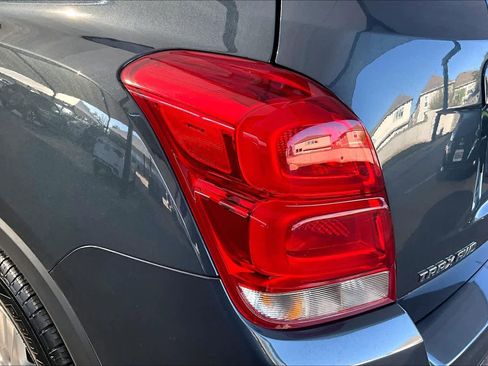 Used 2022 Chevrolet Trax LT w/ LT Convenience Package image 27