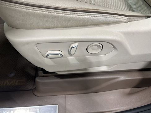 Used 2022 GMC Yukon XL Denali image 11