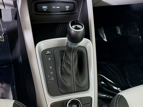 Certified 2023 Hyundai Venue SEL FWD image 10