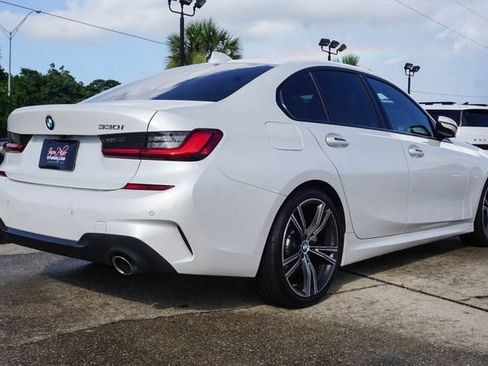 Used 2021 BMW 330i Sedan w/ M Sport Package RWD image 4