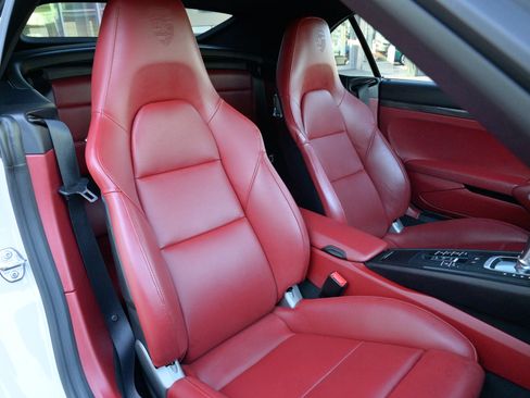 Used 2015 Porsche 911 Turbo S image 40