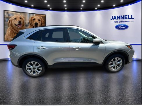 Used 2023 Ford Escape Active w/ Tech Pack #2 AWD/4WD image 4