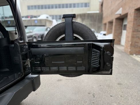 Used 2018 Jeep Wrangler Unlimited Sport S image 27