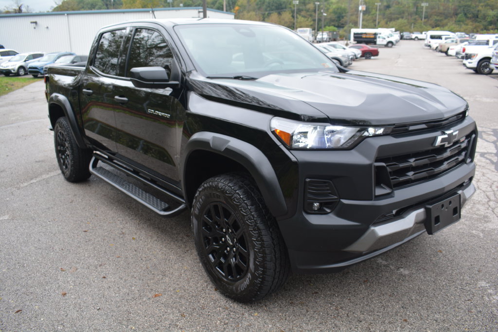 Used 2023 Chevrolet Colorado Trail Boss AWD/4WD image 4