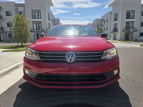 Used 2016 Volkswagen Jetta Sport FWD image 2