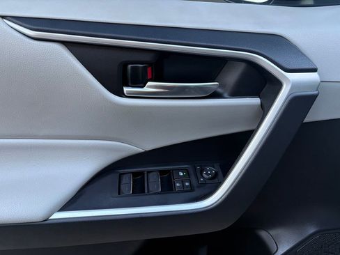 Used 2022 Toyota RAV4 XLE Premium image 13