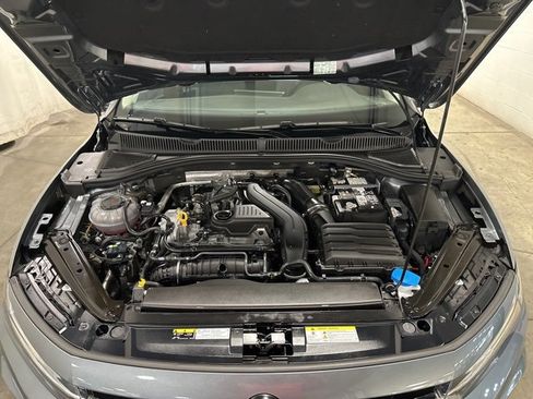 Used 2025 Volkswagen Jetta SE w/ Sunroof Package image 36