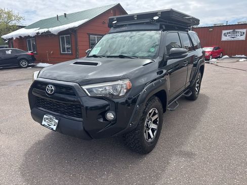 Used 2017 Toyota 4Runner TRD Off-Road Premium AWD/4WD image 4