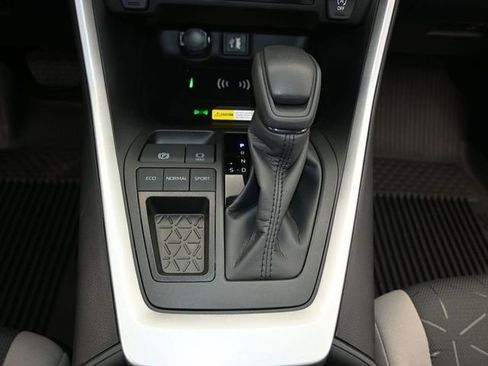 Used 2025 Toyota RAV4 XLE FWD image 10