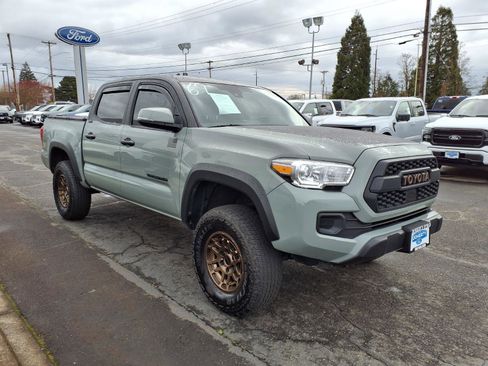Used 2023 Toyota Tacoma 4x4 Double Cab w/ Trail Edition image 3